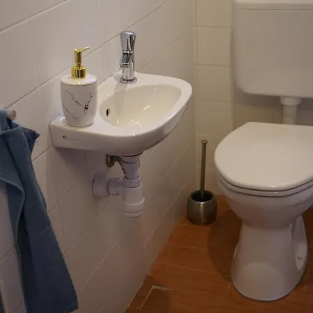 A La Maison - Epp Mint Otthon センズビカッラ